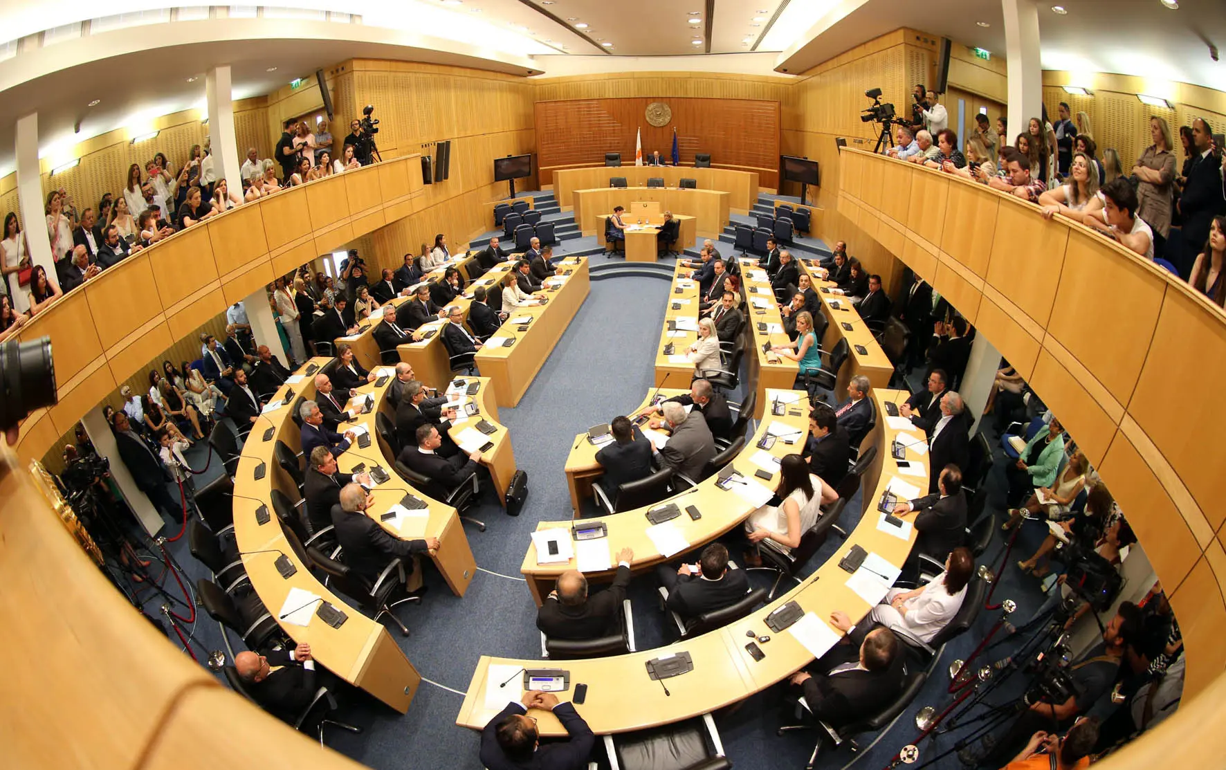 Άφαντη η Νομική Υπηρεσία για τις καταχρηστικές ρήτρες των τραπεζών