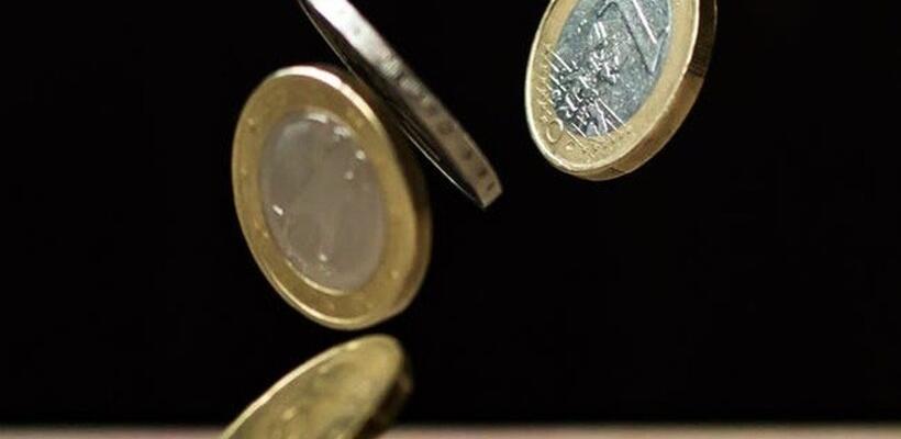 Το ευρώ ξέφυγε από τα χαμηλά επίπεδα που βρισκόταν εδώ και μήνες