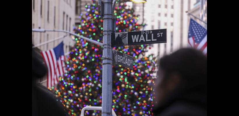 Wall Street: Σε χριστουγεννιάτικους ρυθμούς με οριακές μεταβολές στους δείκτες