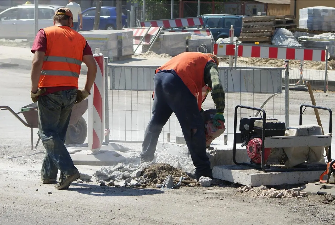 Σε ισχύ και σήμερα μέτρα για εργαζομένους λόγω καύσωνα – Τι ισχύει με delivery