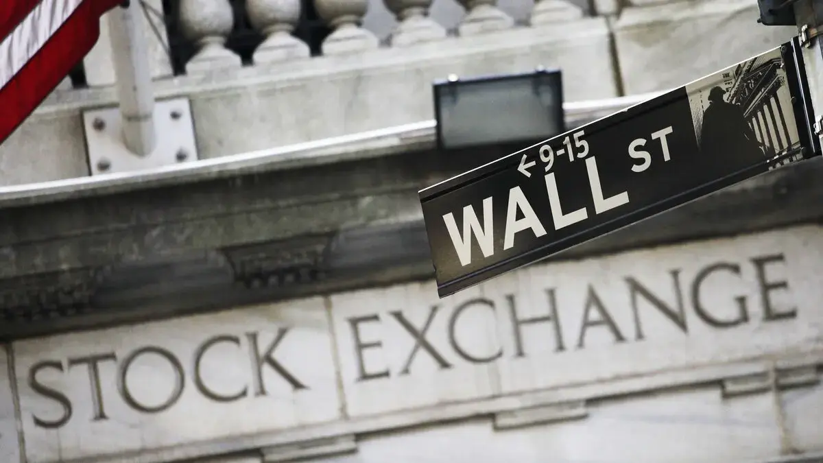 Wall Street: «Βήμα σημειωτόν» πριν τη Fed – Νέα μείωση επιτοκίων, αλλά τι έρχεται μετά;