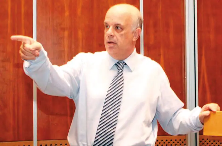 77. Πόλυς Πολυβίου, Δικηγόρος