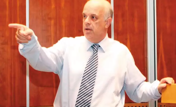 77. Πόλυς Πολυβίου, Δικηγόρος