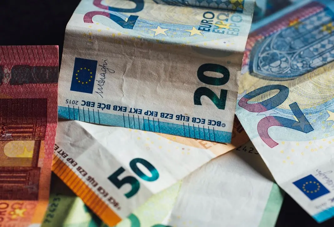 Απόσυρση φθαρμένων ευρώ από κατεχόμενα εξετάζει η Τεχνική Επ. Οικονομίας-Εμπορίου