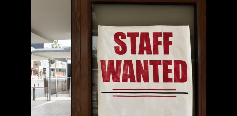 Πιο γρήγορες διαδικασίες για ξένο προσωπικό – Μόνο ηλεκτρονικά οι αιτήσεις από 1η Ιανουαρίου