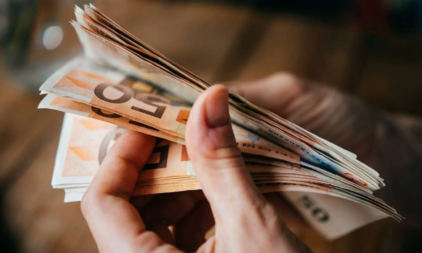 Σε δύο εξαμηνιαίες δόσεις η έκτακτη εισφορά για την άμυνα από ενοίκια