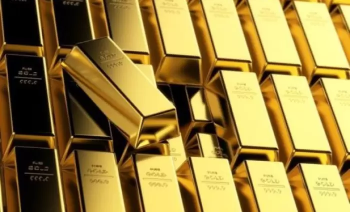 Χρυσός: Υποχώρηση από το ρεκόρ των $4.000