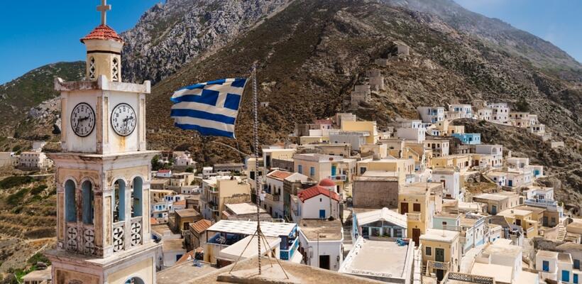 «Γερνά» η Ελλάδα: Χωριά και νησιά δεν έχουν καταγράψει ούτε μία γέννηση εδώ και χρόνια