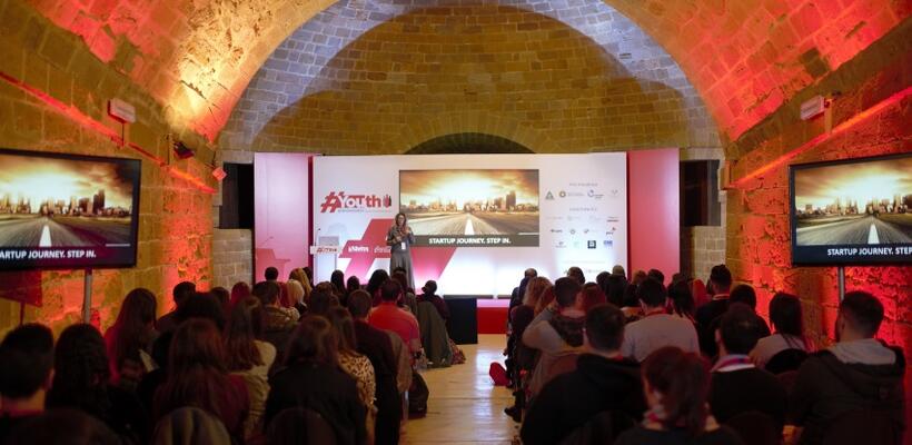 Ξεκίνησαν οι εγγραφές για το «Youth Empowered»