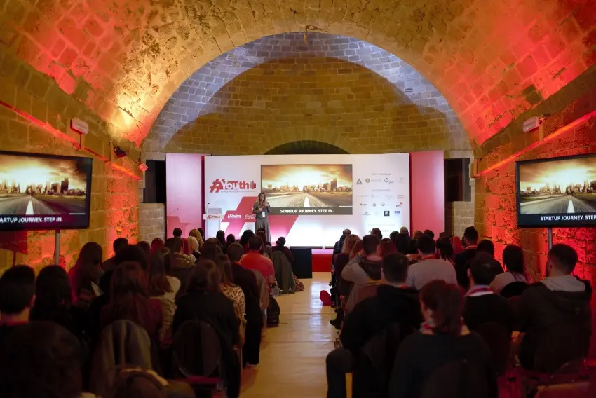 Ξεκίνησαν οι εγγραφές για το «Youth Empowered»