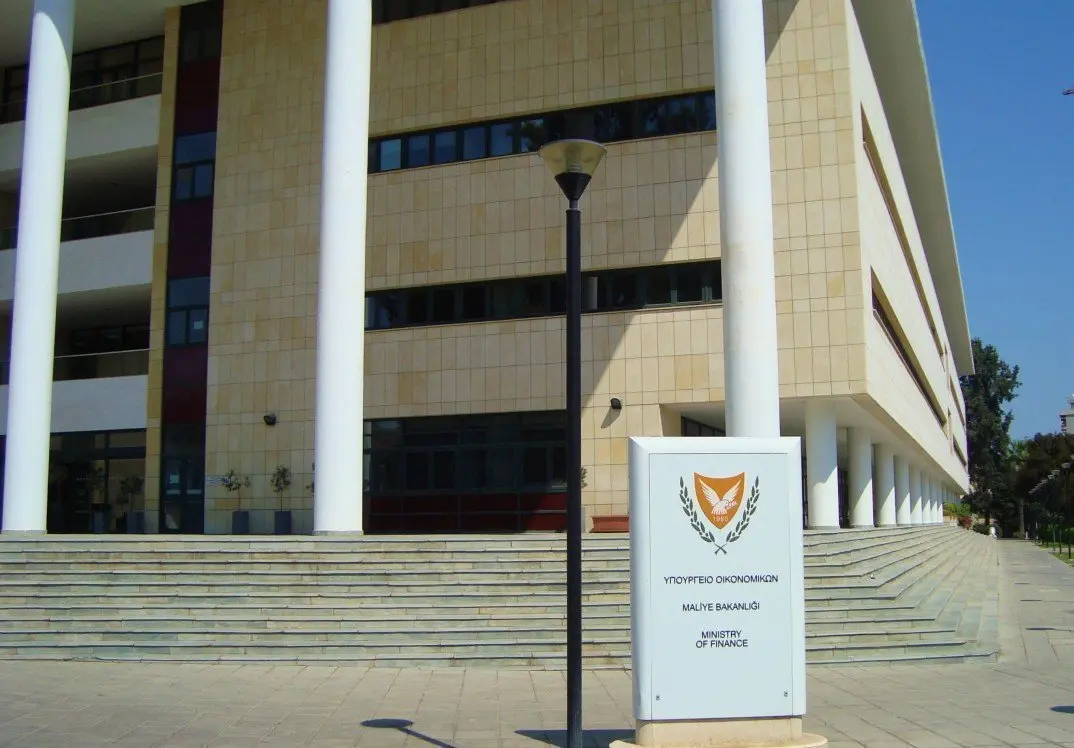 Μειώθηκαν οι κυβερνητικοί υπάλληλοι λόγω μετακίνησής τους στον ΟΚΥπΥ