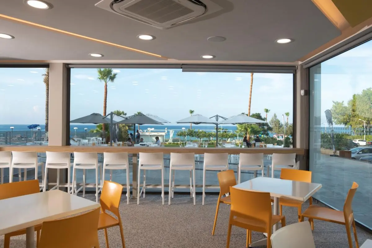 Άνοιξε «Zorbas by the sea» στον Πρωταρά