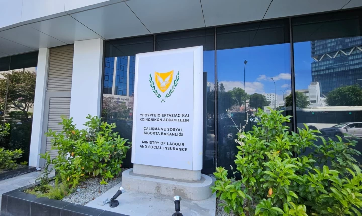 Σήμερα οι διευκρινίσεις για τις συντάξεις - Απαντήσεις σε ΣΕΚ και ΚΕΒΕ από τον Υπουργό Εργασίας