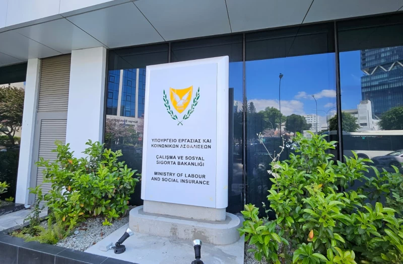 Σήμερα οι διευκρινίσεις για τις συντάξεις - Απαντήσεις σε ΣΕΚ και ΚΕΒΕ από τον Υπουργό Εργασίας