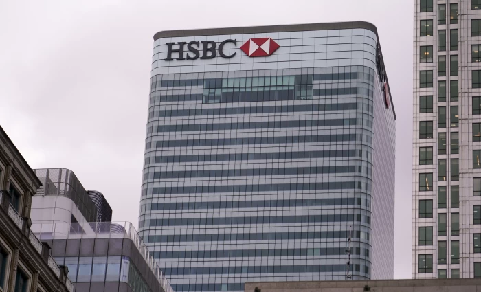 HSBC: Οι τράπεζες βάζουν «φρένο» στη χρηματοδότηση της AI – Ζητούν υψηλότερες αποδόσεις