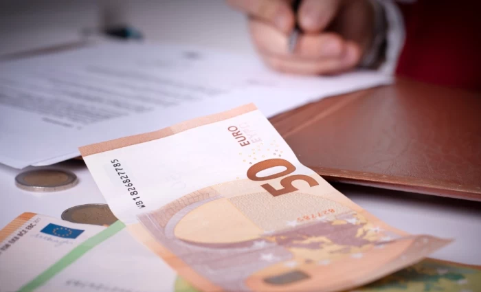 Εισφορές στα μερίσματα: Στις €23.000 το όριο στο αναθεωρημένο νομοσχέδιο του συνταξιοδοτικού