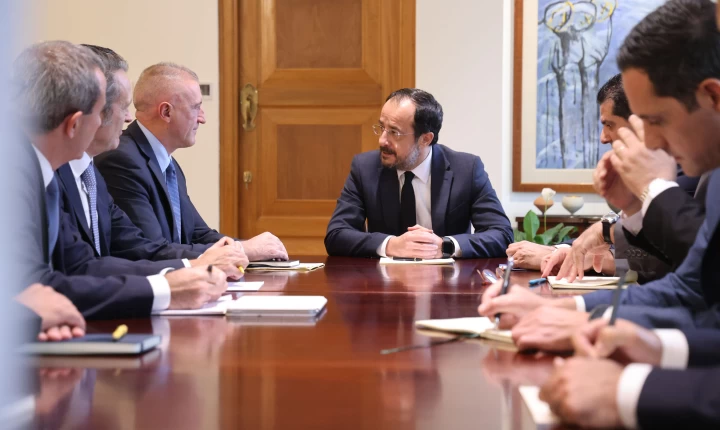 «Μένουμε με τη δόξα» – Τι θα κερδίσει τελικά η Κύπρος από τη συμφωνία για το κοίτασμα Κρόνος