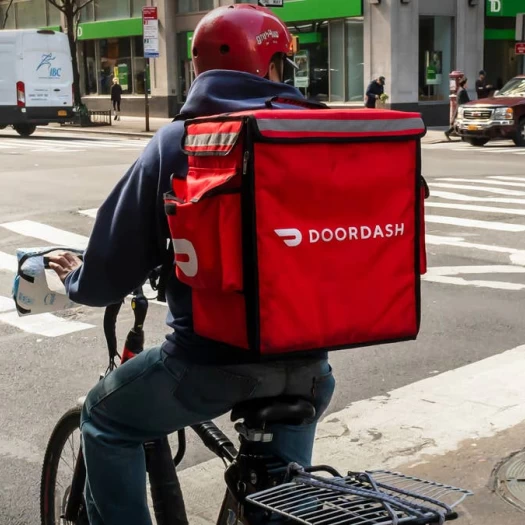 Νέο μεγάλο deal στην αγορά διανομών: Η DoorDash εξαγοράζει την Instacart έναντι $17 δισ.