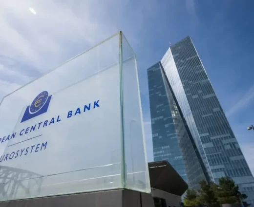 ΕΚΤ: Αμετάβλητα στο 2,5% τα επιτόκια – Ανοικτός ο δρόμος για νέα αύξηση τον Δεκέμβριο