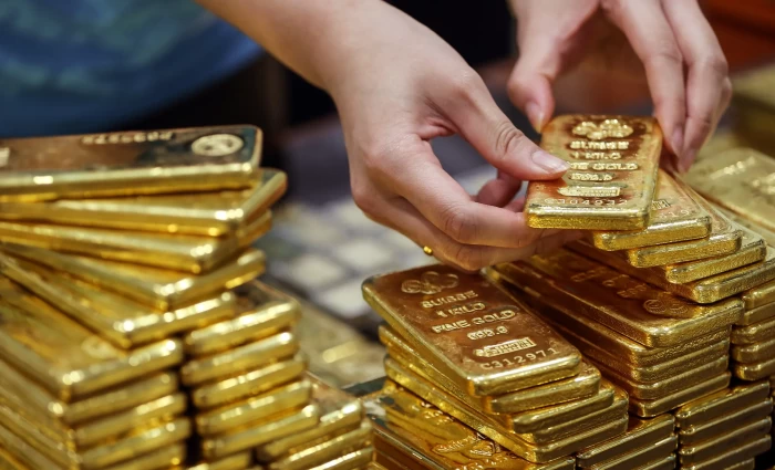 Υποχωρεί προς τις 4.000 δολάρια ο χρυσός μετά τη Fed – Φόβοι για αύξηση επιτοκίων τον Δεκέμβριο