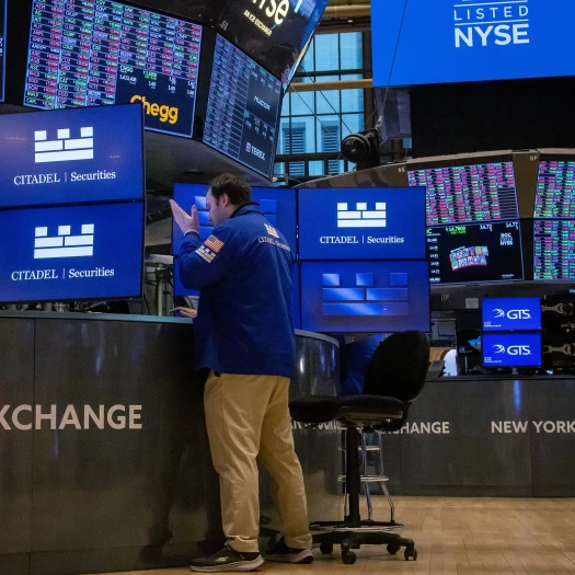 Wall Street: «Βουτιά» για τις τεχνολογικές μετοχές – Περιορίζονται οι απώλειες μετά τα στοιχεία για ΑΕΠ και PCE