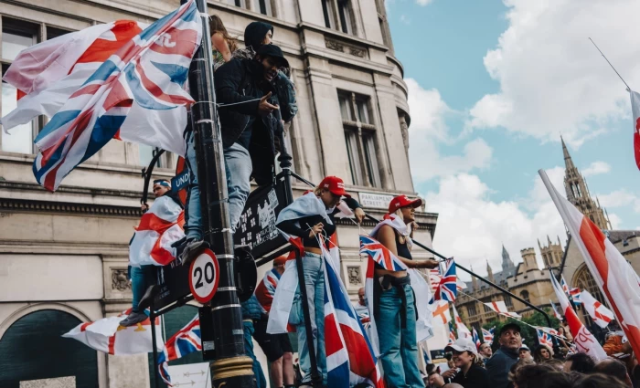 Μία δεκαετία μετά, το Brexit βρίσκεται και πάλι στο προσκήνιο