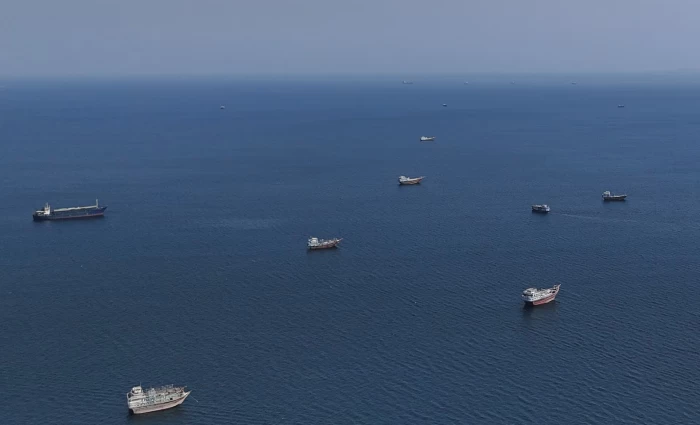 Ορμούζ: Γιατί οι τιμές δεν εκτοξεύτηκαν στα 150-200 δολάρια το βαρέλι