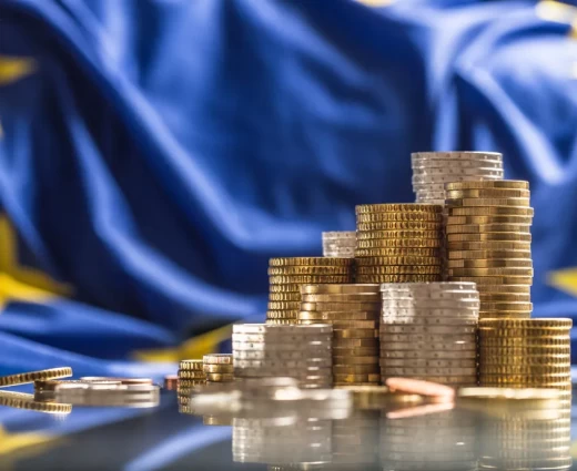 Συναγερμός στην Ευρωζώνη για τα ομόλογα: Σε υψηλά 25ετίας το κόστος δανεισμού στη Γαλλία, γιατί δεν παρεμβαίνει η ΕΚΤ