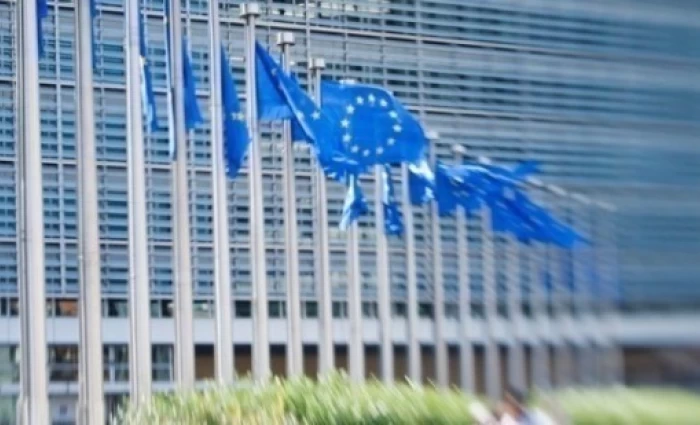 Bloomberg: Στο τραπέζι της ΕΕ φόρος στα υπερκέρδη των ενεργειακών εταιρειών