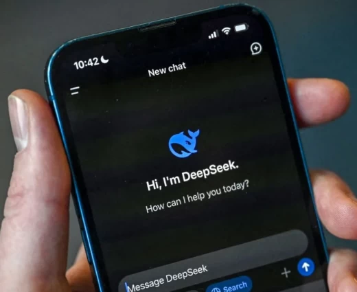 DeepSeek: Πολύωρο blackout στην κορυφαία κινεζική AI πλατφόρμα – Ασαφή τα αίτια