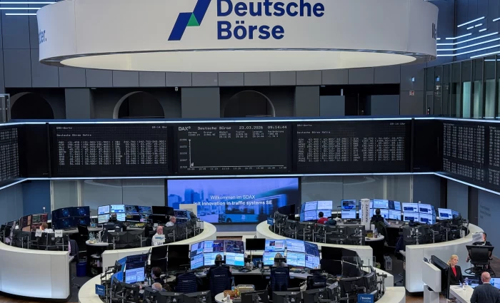 Μεικτή εικόνα στις ευρωαγορές: «Ανάσα» από το σήμα Τραμπ για πρόωρο τέλος στον πόλεμο με το Ιράν