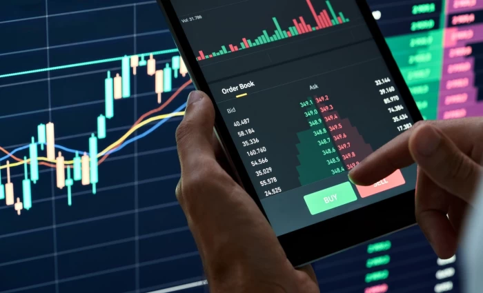 Άνοδος στην Ασία παρά τον αποκλεισμό στα Στενά του Ορμούζ και τις εντάσεις ΗΠΑ–Ιράν