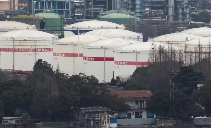 Reuters: H Ρωσία μειώνει την παραγωγή πετρελαίου τον Απρίλιο