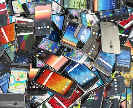 Η ΕΕ βάζει νέους κανόνες στη βιομηχανία κινητών τηλεφώνων για πιο ανθεκτικές και οικολογικές συσκευές