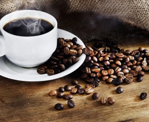 Ακριβαίνει ο καφές λόγω φόβων για το Ιράν και καιρού στη Βραζιλία