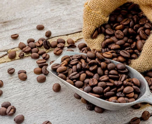 Ακριβαίνει ο καφές λόγω φόβων για το Ιράν και καιρού στη Βραζιλία