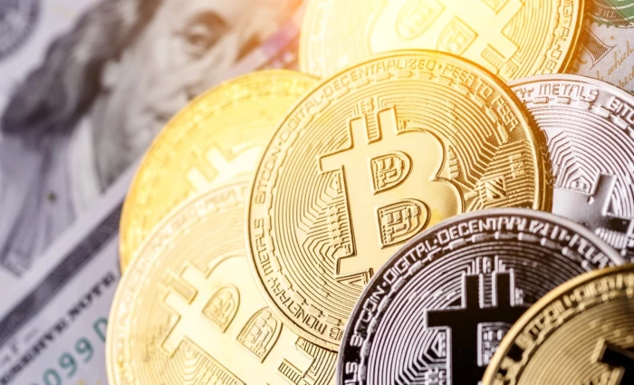 Bitcoin: Άνοδος μετά την εκεχειρία Τραμπ–Ιράν, στα 77.500 δολάρια