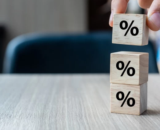 Δικαστήριο της ΕΕ: «Όχι» σε τόκους επί εξόδων των συμβάσεων καταναλωτικής πίστης