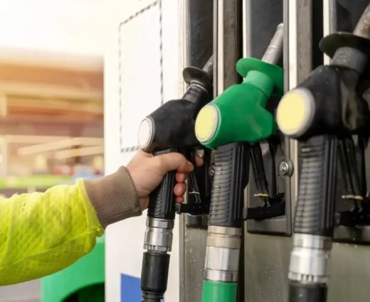 Πέρασε ομόφωνα η μείωση του φόρου στα καύσιμα – Σε ισχύ από το Σάββατο