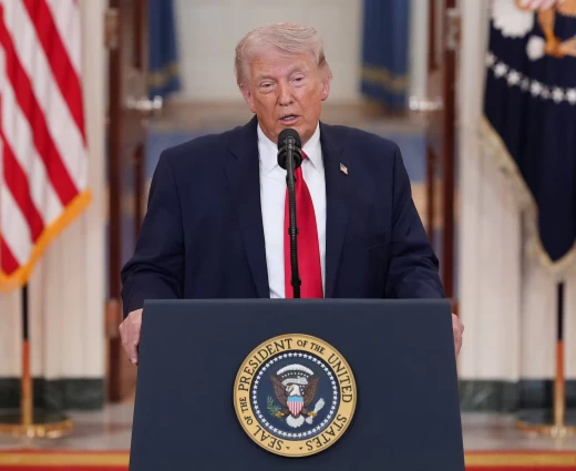 Πτώση μετοχών, άλμα πετρελαίου και πίεση στα ομόλογα μετά το διάγγελμα Τραμπ