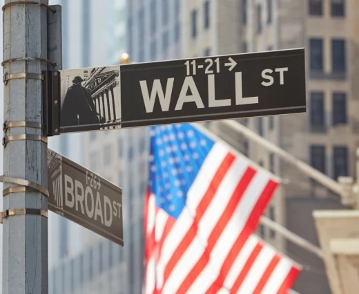 Άνοδος στη Wall Street με το βλέμμα στις συνομιλίες ΗΠΑ-Ιράν