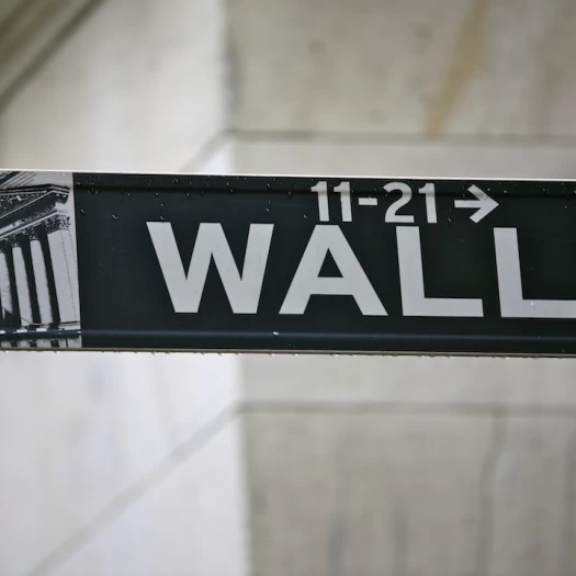 Σε χαμηλό τέμπο η Wall Street εν αναμονή της Fed και των Big Tech