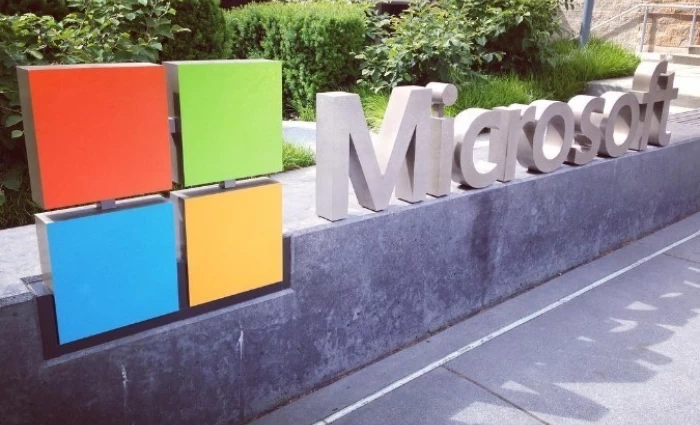 Microsoft: Ισχυρά αποτελέσματα, αλλά πτώση της μετοχής με αγκάθι τις κεφαλαιουχικές δαπάνες