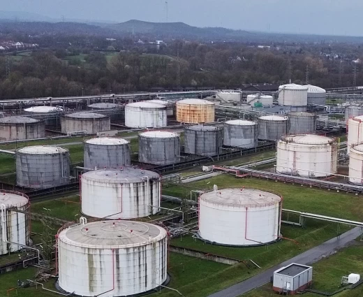 Πετρέλαιο: Σπάνε τα κοντέρ οι τιμές – Πόσο αντέχουν τα αποθέματα της ΕΕ