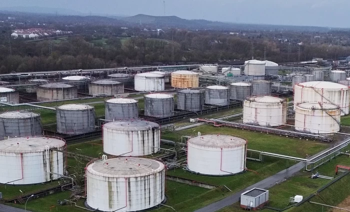 Πετρέλαιο: Σπάνε τα κοντέρ οι τιμές – Πόσο αντέχουν τα αποθέματα της ΕΕ