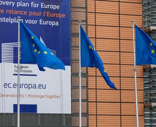 Reuters: Έκτακτη φορολογία στα 