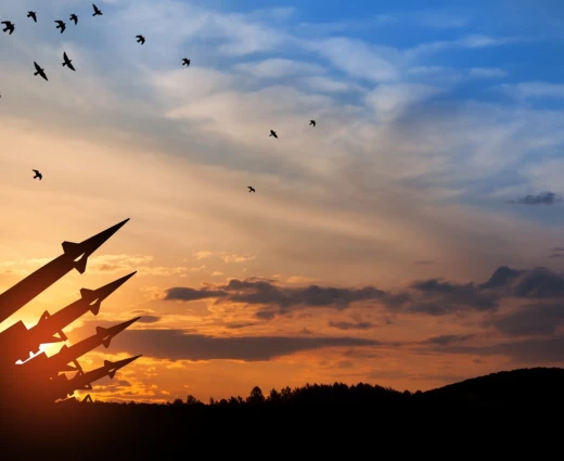 Απογειώθηκαν οι δαπάνες για πυρηνικά όπλα, ενώ βομβαρδίζεται το Ιράν για να μην αποκτήσει