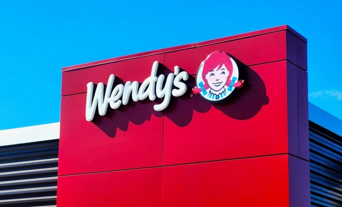 Στον δρόμο προς την έξοδο από τη Wall Street η Wendy’s