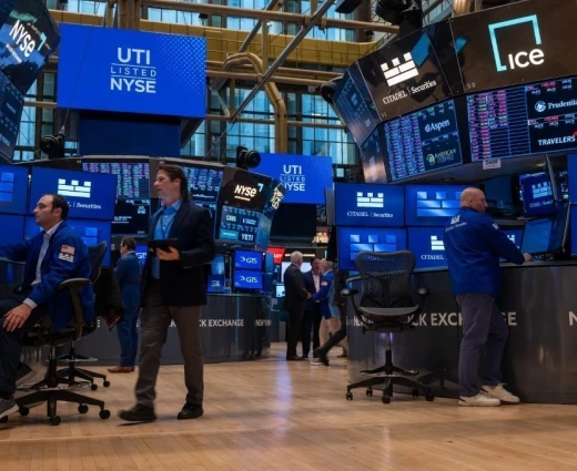 Wall Street: Ξανά πάνω από τις 50.000 μονάδες ο Dow Jones – Aνοδος για Cisco και Boeing