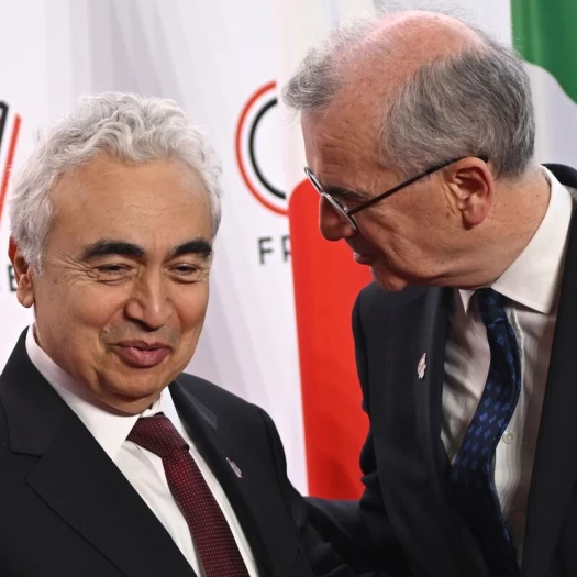 ΙΕΑ: Τα παγκόσμια αποθέματα πετρελαίου εξαντλούνται – Καμπανάκι για τρόφιμα και πληθωρισμό